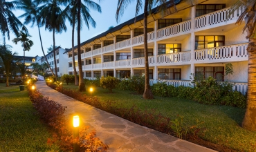 Travellers Beach Hotel Mombasa Coasta de Nord Sejur si vacanta Oferta 2022 - 2023